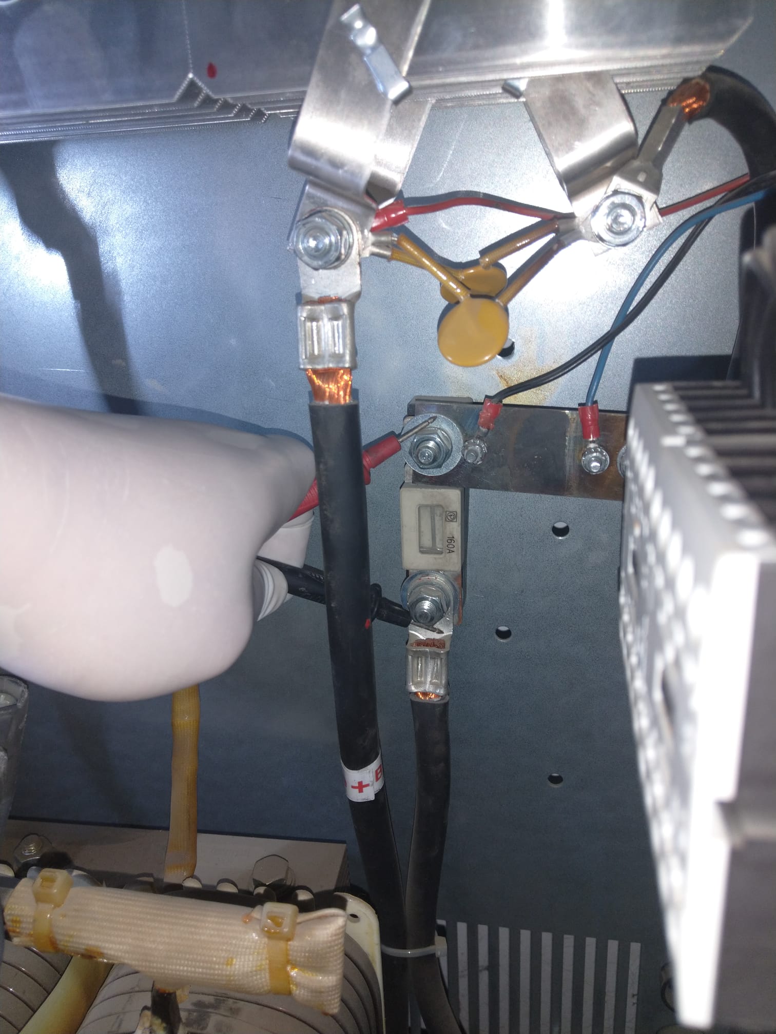 Borne transformator cu etichete tensiune