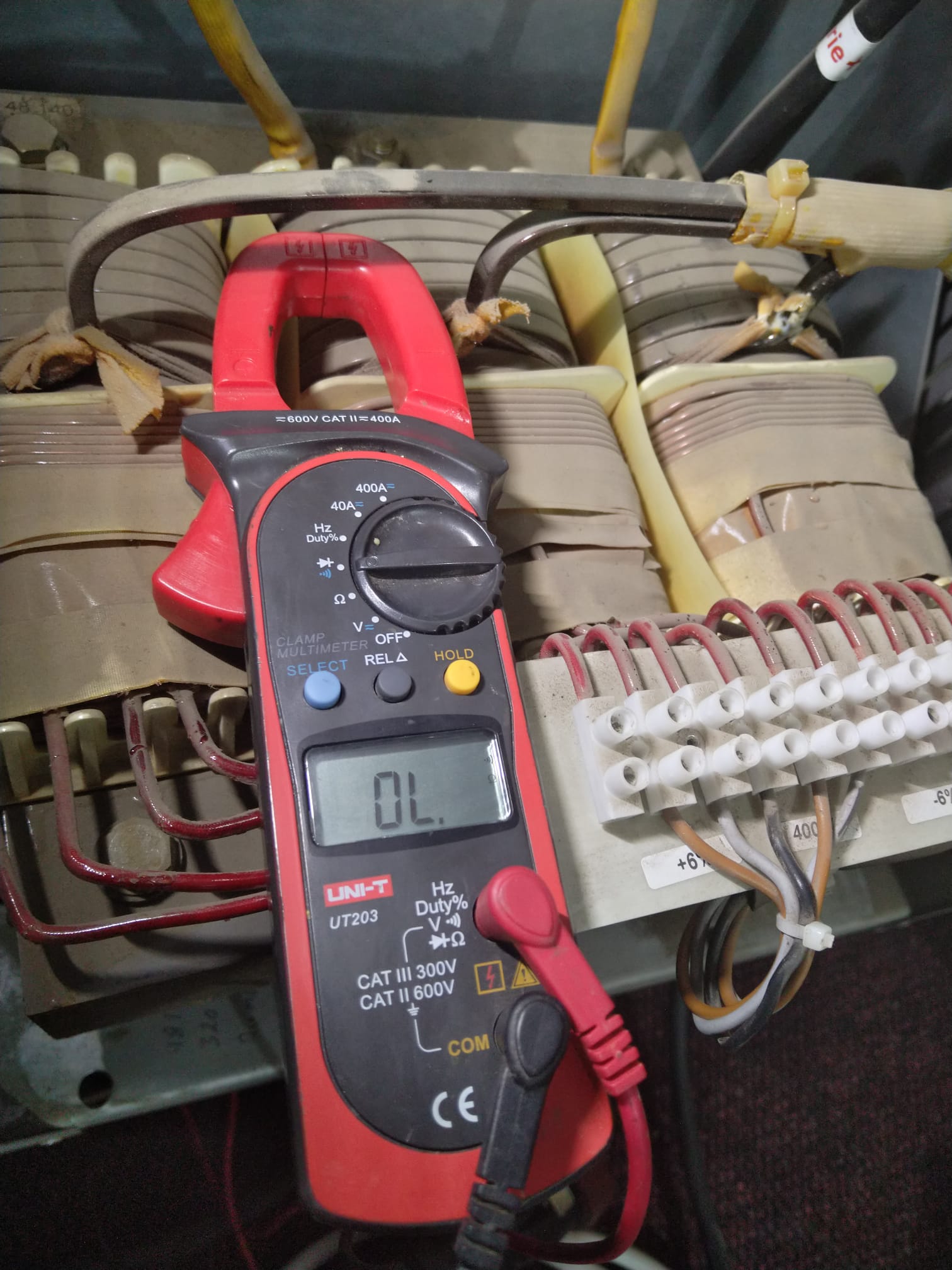 Multimetru clamp pe transformator